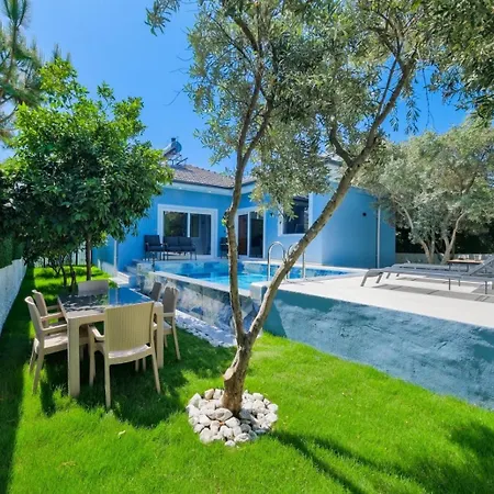 2 Bedroom With Private Pool *